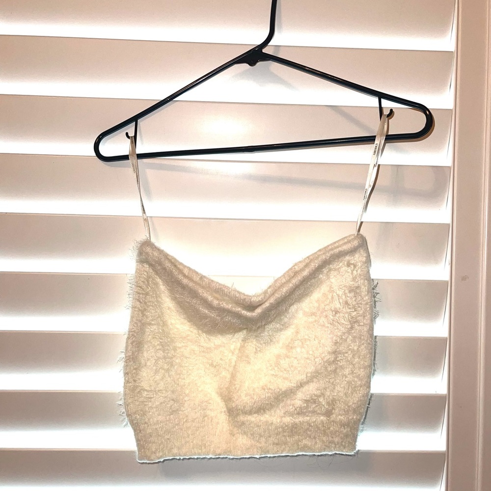 ✨Lightly Worn Fluffy White Crop Top✨